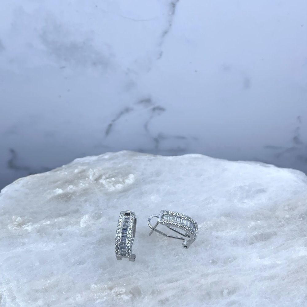C shaped earring - Picture 6 of 6